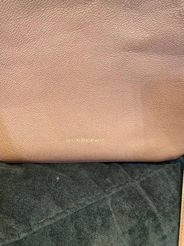 Burberry back good condition in Women's - Bags & Wallets in Markham / York Region - Image 3