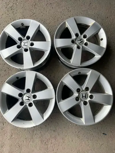 Honda Alloy Rims 16" Inch 5x 114.3 mm bolt pattern.. The rims came off Honda Civic Great condition....