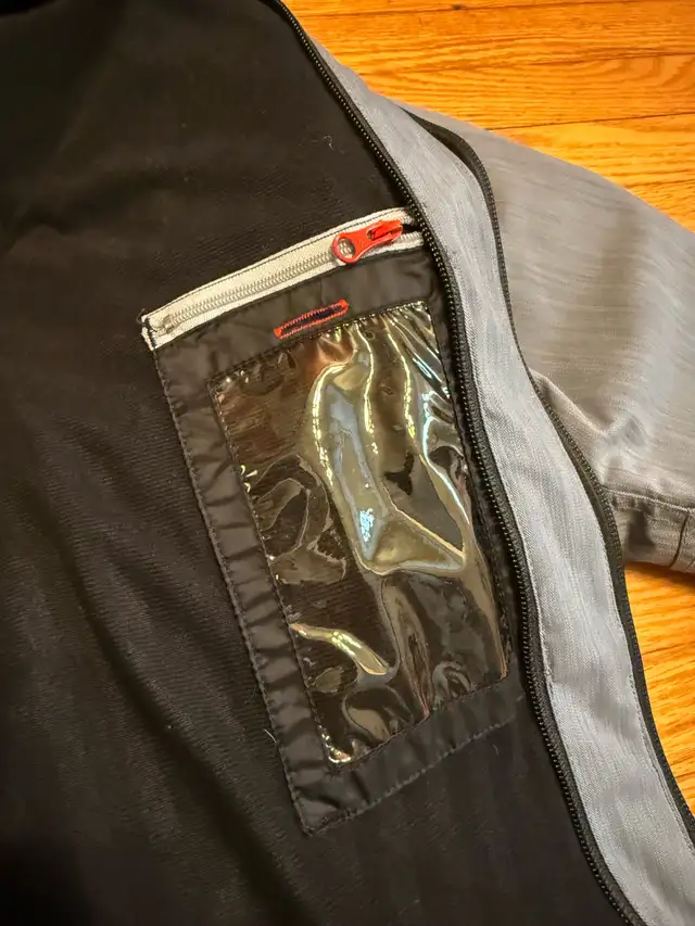 686 Snowboard Jacket in Men's in Kamloops - Image 7