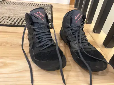 size 8.5 men’s wrestling shoes, View more