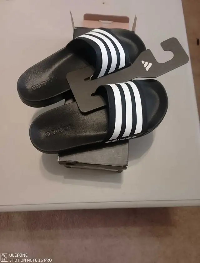 Adidas Adilette Slides in Men's Shoes in Kitchener / Waterloo - Image 2