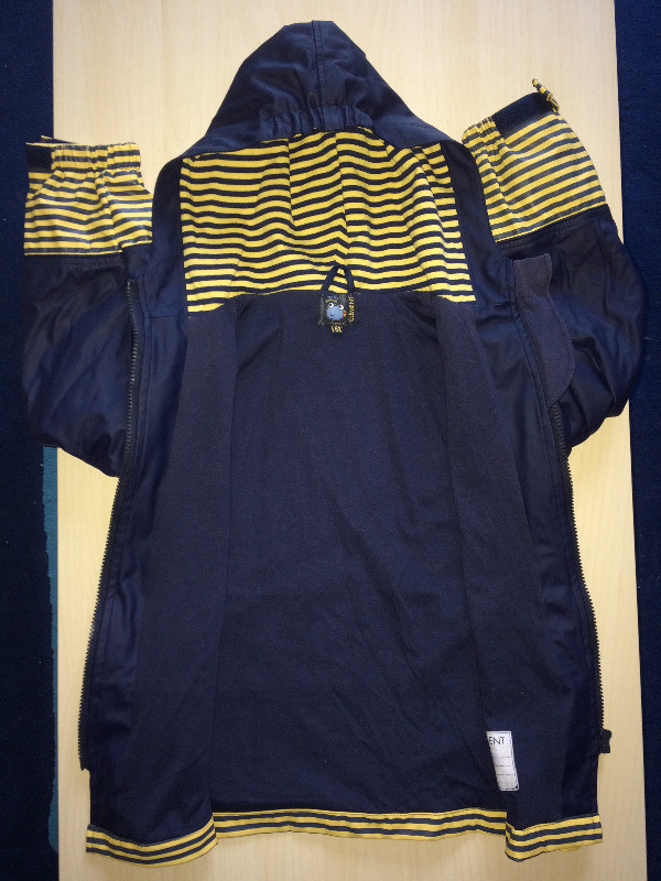 Manteau imperméable Clément bleu & jaune unisexe 6X ans dans Enfants et jeunesse  à Laval/Rive Nord - Image 4