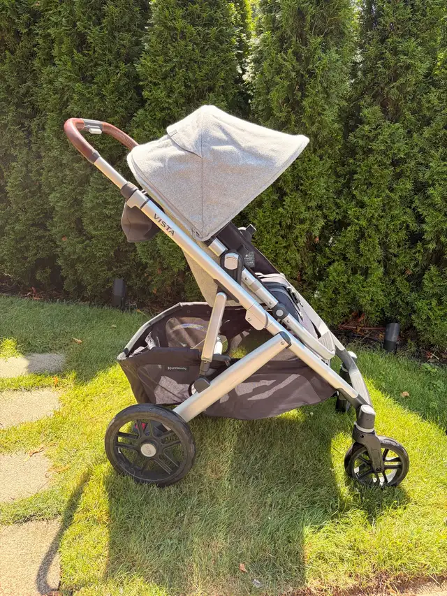 Uppababy Vista V2 Stroller & Bassinet + accessories in Strollers, Carriers & Car Seats in Hamilton - Image 8