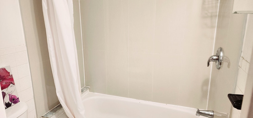 Toronto Bachelor Studio Apt Availabel Now Utility Inclusive 5