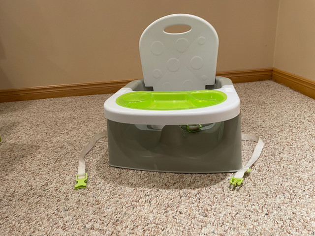 Deluxe Booster Seat in Feeding & High Chairs in Mississauga / Peel Region - Image 2