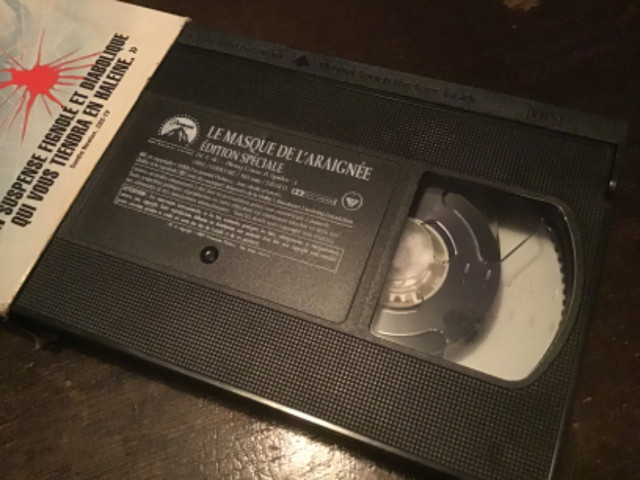 VHS le masque de l’araignée, édition spéciale Morgan Freeman dans Accessoires pour télé et vidéo  à Lévis - Image 3