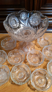 ANTIQUE PRESSED GLASS COMPOTE AND 12 BERRY BOWLS FROM 1908