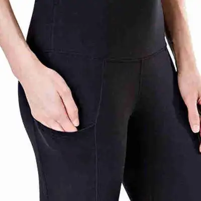 Comfortable high-waist black leggings with a flattering fit. Designed for movement and everyday wear...