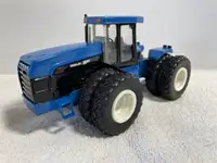 1/32 NEW HOLLAND 9880 4wd Farm Toy Tractor