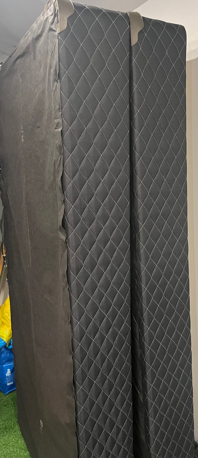 King size bed frame and box spring Beds & Mattresses Kitchener