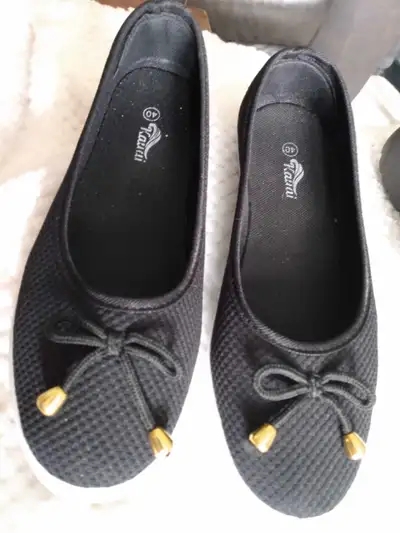 SOULIERS BALERINE GR 40  10$ L' AUTRE PAIRE DE SOULIER GR 10 10$, View more