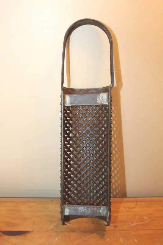Old Primitive Tin Kitchen Grater in Arts & Collectibles in London - Image 4