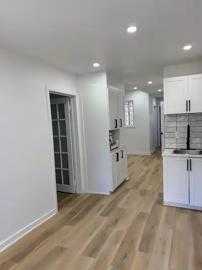 Très belle chambre à louer à Verdun, location court séjour acceptée. près de tous les transports en...