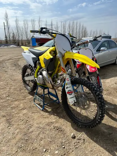2004 rm250 two stroke Fully redone engine, 15hrs on engine Plastics are new has a couple marks on th...