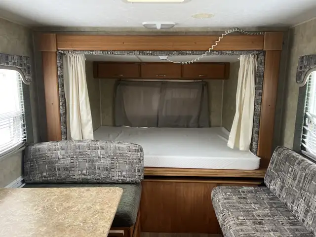 2008 Kodiak Scamper Trailer in Travel Trailers & Campers in Kingston - Image 4