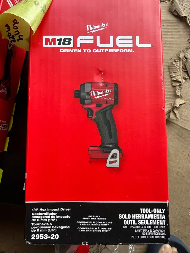Milwaukee M18 FUEL 1/4" Hex Impact Driver in Power Tools in Mississauga / Peel Region - Image 2