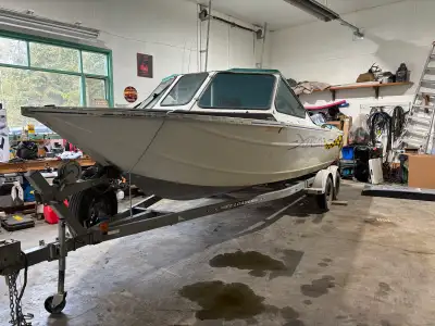 Harbercraft extreme 200. 22ft from bow nose to swim grid. 350 mpi power runs great. American turbine...