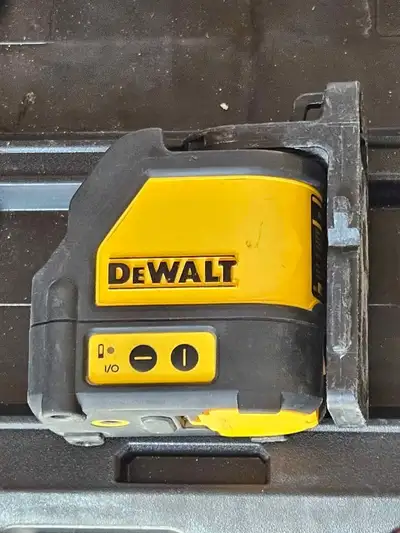Model DW088 red cross-line laser by Dewalt. Performs flawlessly no longer need it 80 firm Runs off 3...