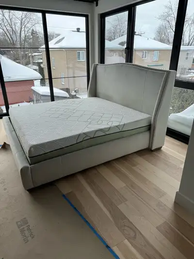 Mitchel gold and bob willams bed paid over 5000$ in 2017 In great condition asking a 1700$ it’s 25%...