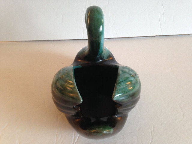 Blue Mountain Pottery Swan Green Black Art Planter in Arts & Collectibles in Winnipeg - Image 2