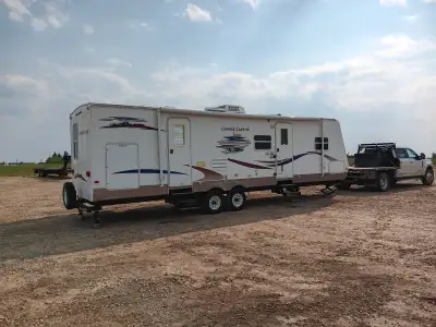 Asking 12000 Obo. Just hook up and go camping!! 2006 Keystone Copper Canyon Sprinter 3141BHS with 2...