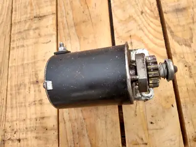motor is from a husqvarna lawn tractor 16 to 20 hp may fit other brigs and stration motors