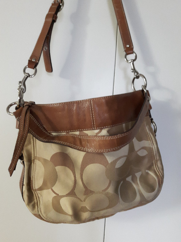 Tan Leather and fabric Coach Purse in Women's - Bags & Wallets in City of Toronto - Image 4