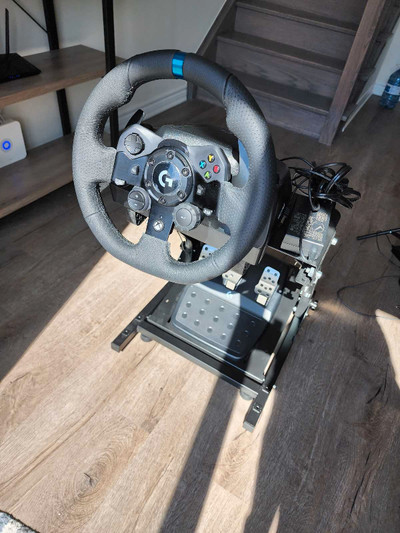 Logitech G923 Steering with stand mount
