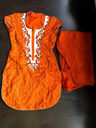 Girl's suit, View more