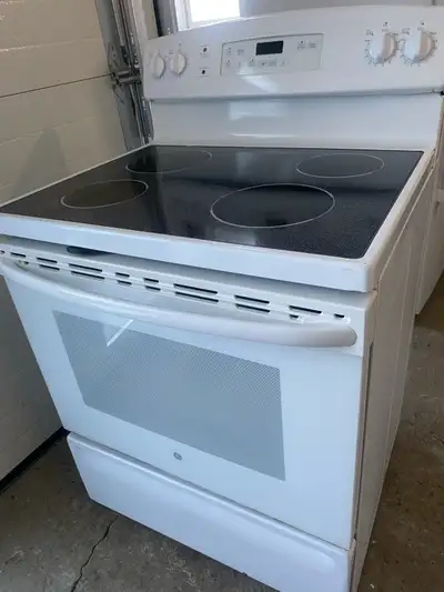 GE glass top stove ((delivery possible extra)), View more