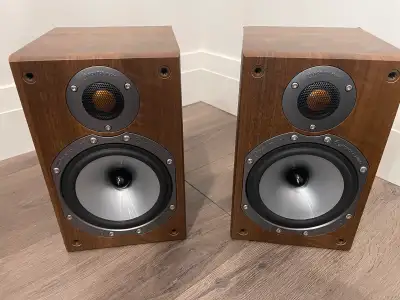 Monitor Audio Bronze speakers 2x BR1 Surrounds Rear 2x BR5 Surround Front 1x Center BR-LCR 1x Sub-Wo...