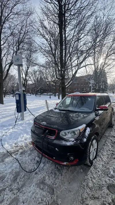 Kia Soul Électrique 2016 – Très propre, aucun problème À vendre Kia Soul EV 2016 en excellente condi...