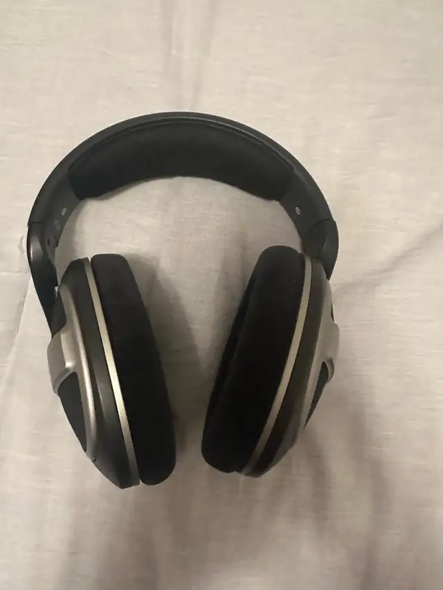 Sennheiser HD 559- Open back headphones in Headphones in Mississauga / Peel Region - Image 4