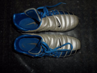 INDOOR & OUTDOOR SOCCER SHOES/PADS - ALL SIZE 4 YOUTH