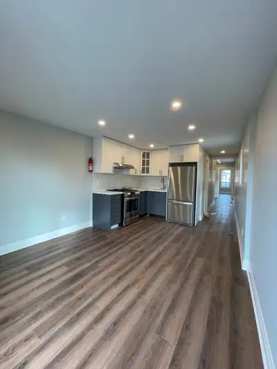 1 Bedroom Apartment -#1-Main Floor House Utilities Included call 905 893-1216 The apartment is locat...