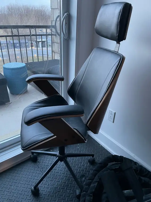 Bureau et chaise in Desks in Longueuil / South Shore - Image 5