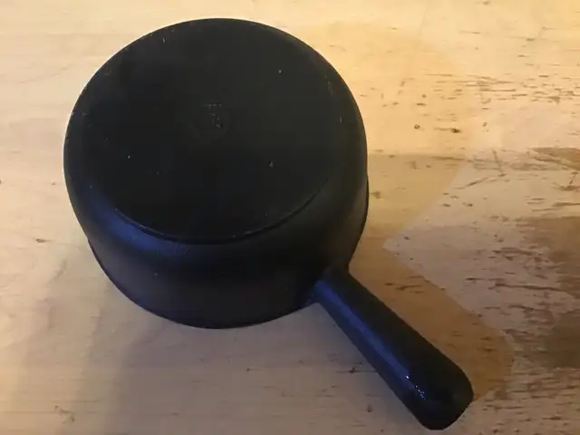 Cast iron Stove Pot - 7"D x 3"H in Kitchen & Dining Wares in Oakville / Halton Region - Image 3