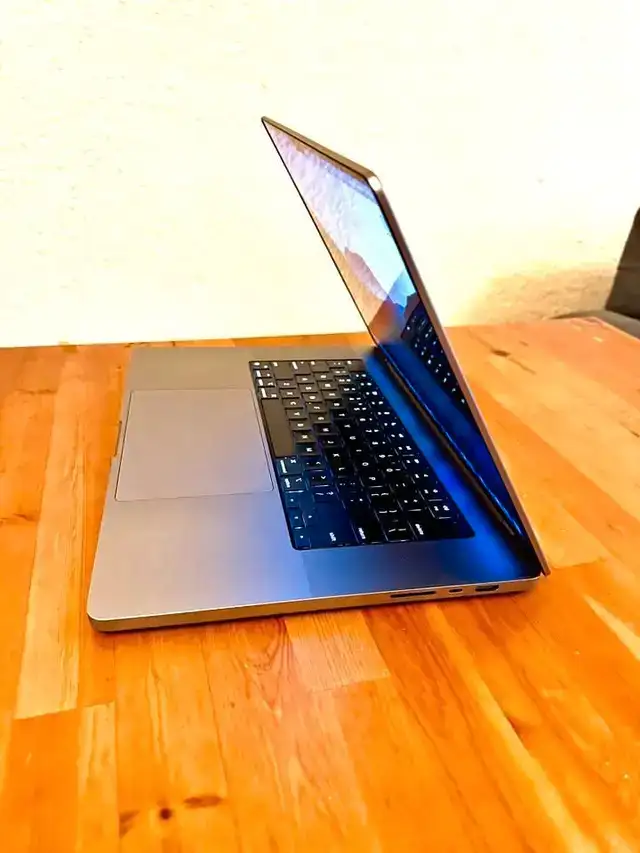 MacBook Pro 2021 (A2485) | M1 Pro | 16GB RAM | 500GB SSD | 16 in Laptops in Markham / York Region - Image 3