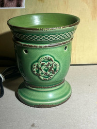 SCENTSY “Celtic Love Knot” large wax warmer