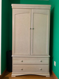 Morigeau Le’pine  Bedroom Furniture White Washed 