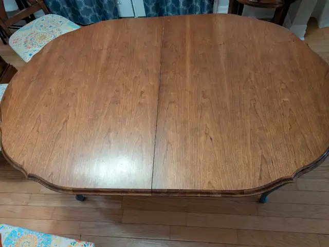 Solid wood dining room table (60"x39") expandable in Dining Tables & Sets in Kingston - Image 3