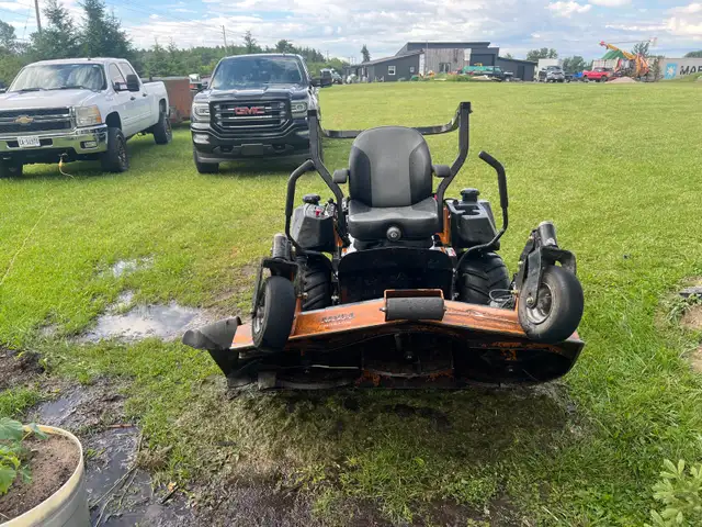 zero turn lawnmower in Lawnmowers & Leaf Blowers in London - Image 2