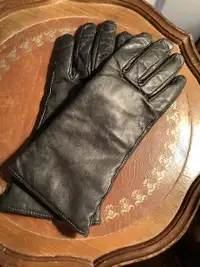 Vintage Gates Black Leather Ladies Gloves w Cashmere Lining