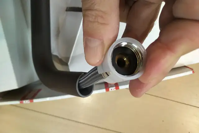 NEW Kitchen Faucet tap Franke FF3802 ( Missing Sprayer ) in Plumbing, Sinks, Toilets & Showers in Moncton - Image 4