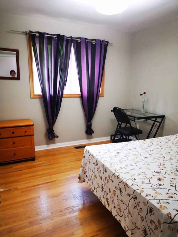 Near St. Clair college 3 rooms avail now all inclusive Room Rentals