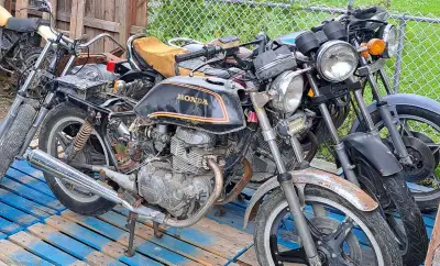 Selling a Honda CB400T Hawk motorcycle in used condition, perfect for a restoration project; these b...