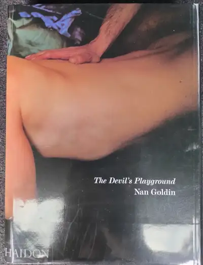 The devil's playground. Nan Goldin. Éditions Phaidon. 2003. 503 pages. Nombreuses photos couleurs. C...