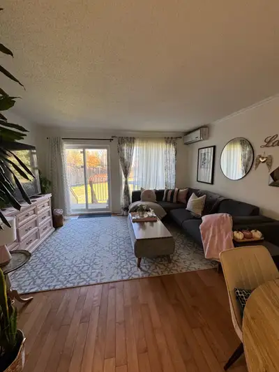 182 Briston Private is a residential address located in the Hunt Club Park neighbourhood of Ottawa,...