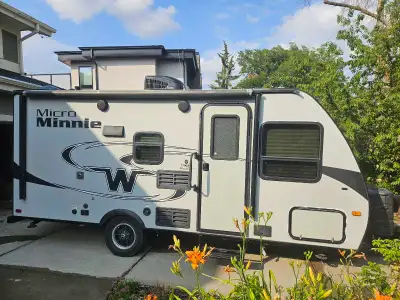 Model Year 2017 Micro Minnie Winnebago travel trailer. Trailer is in excellent shape. 2 x 6V Deep ce...