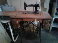 Machine a coudre antique